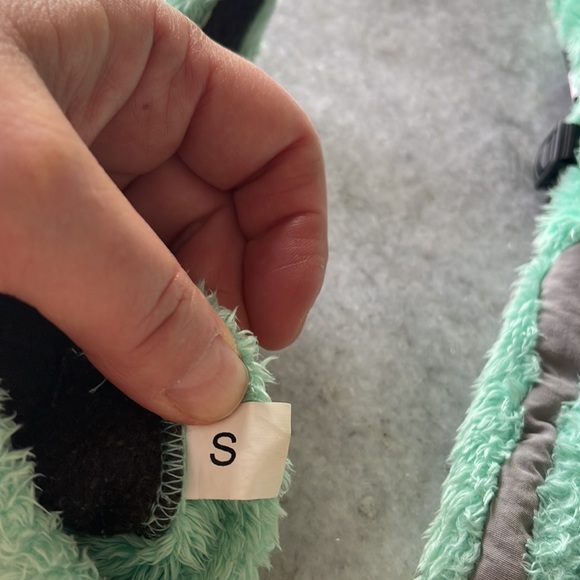 Furry gloves - Picture 3 of 4